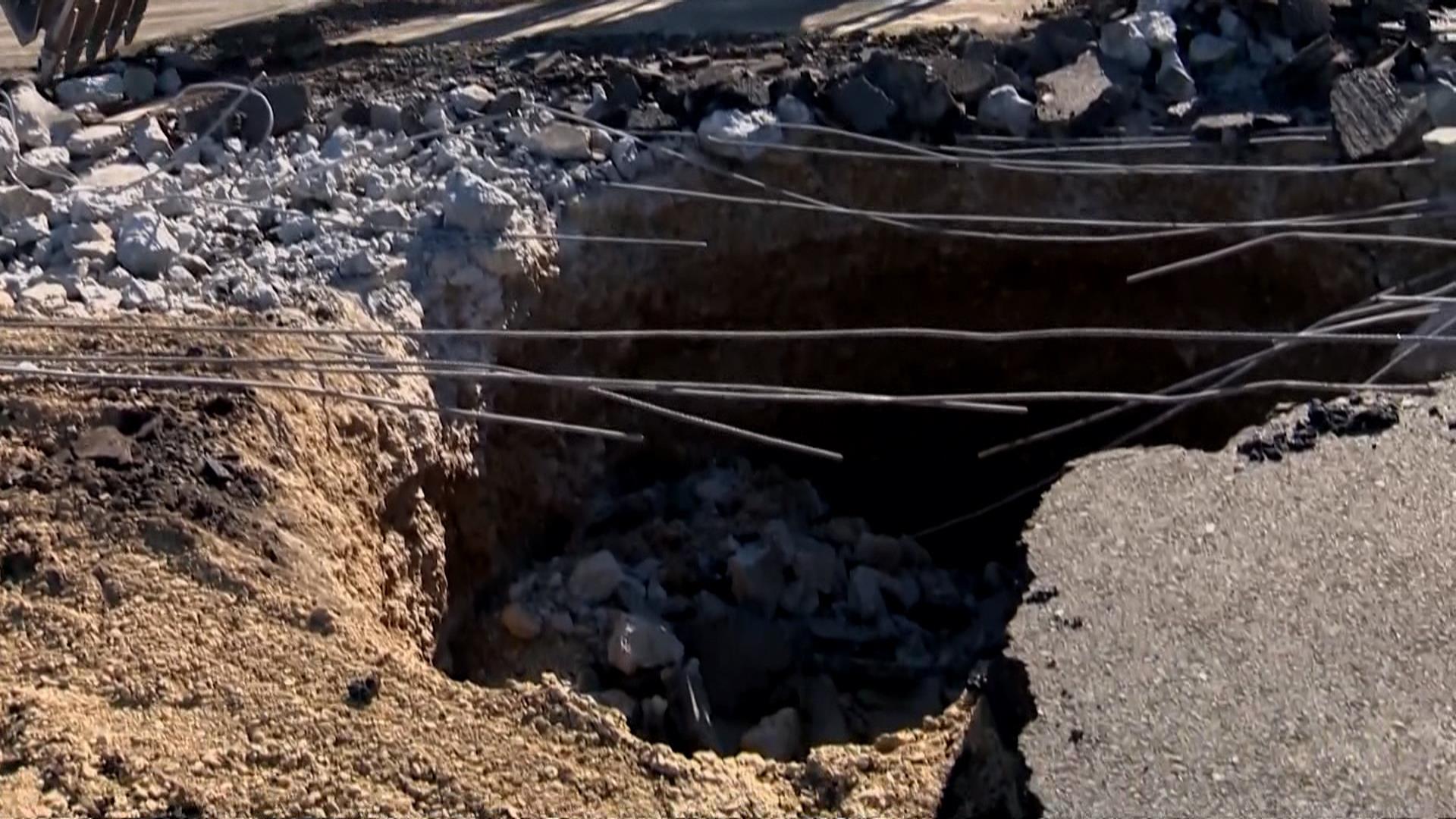 Sinkhole Closes Part Of I 5 In California