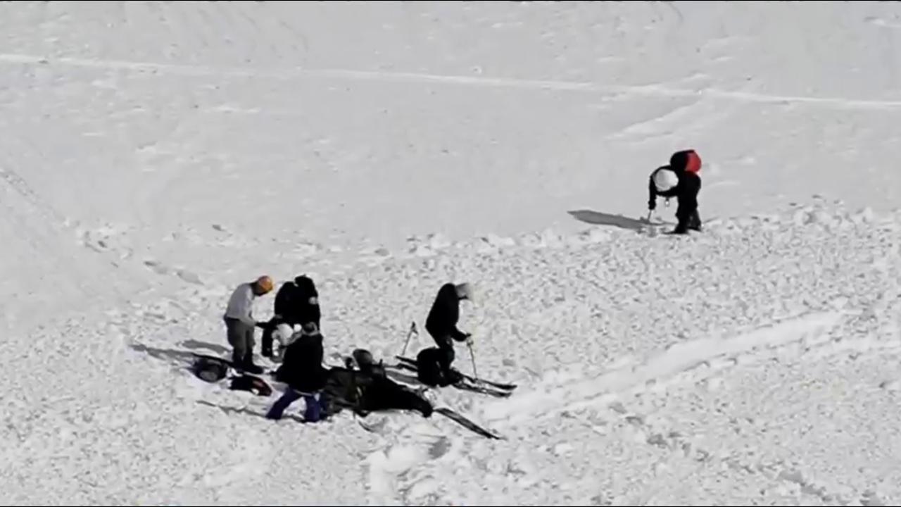 Dramatic rescue: Helicopter lifts 2 injured climbers who survived avalanche
