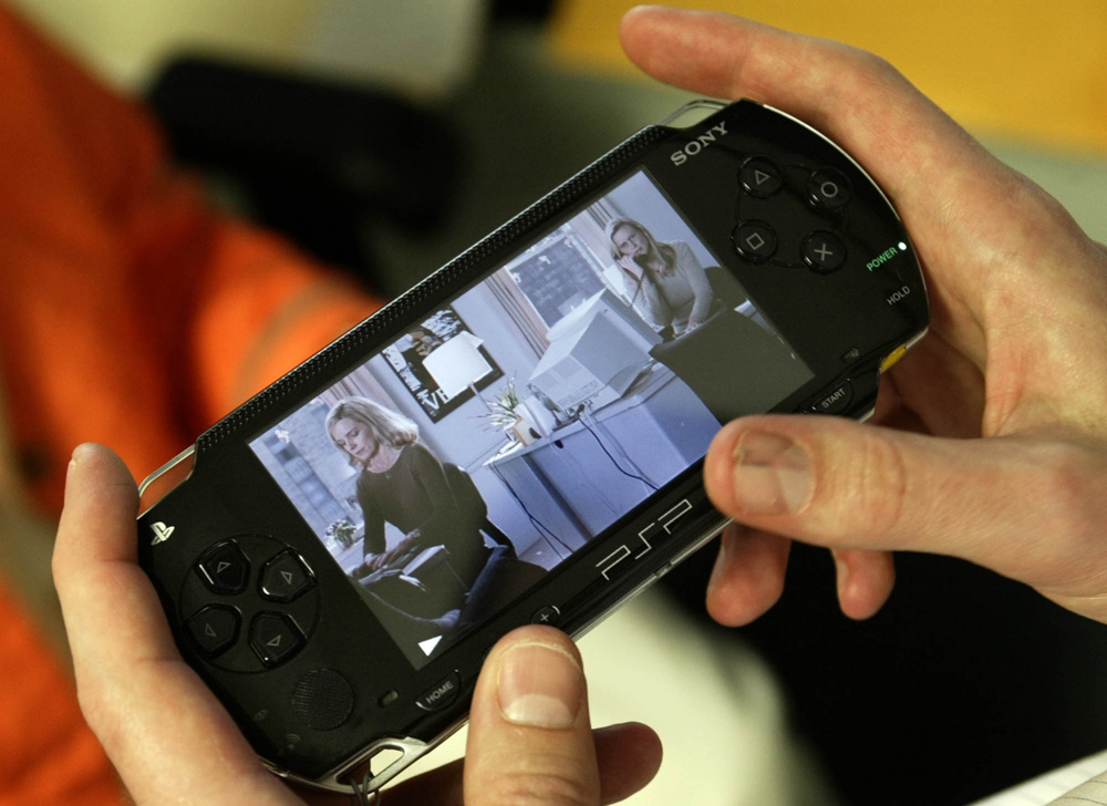 Sony PSP Go tested: Hands-on photos - CNET