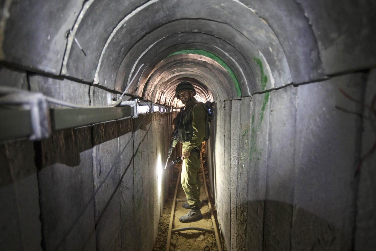 140730-gaza-israel-tunnels-1250p_faee364