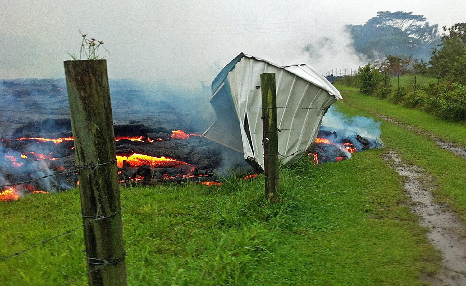 Penduduk Hawaii diterjang aliran lava !