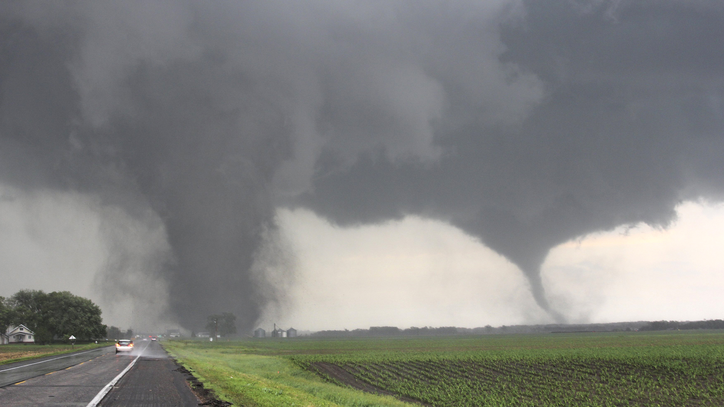 http://media1.s-nbcnews.com/i/streams/2014/June/140617/1D274906143116-today-nebraska-tornadoes-140617-02.jpg