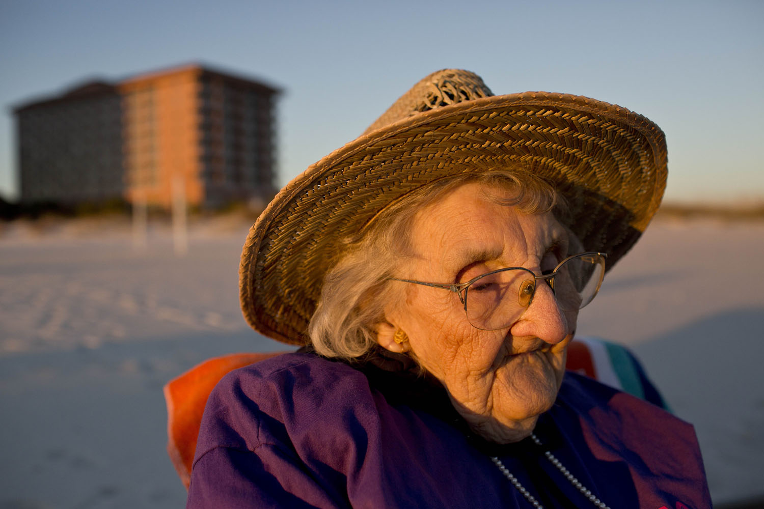 100-year-old woman takes first trip to the ocean