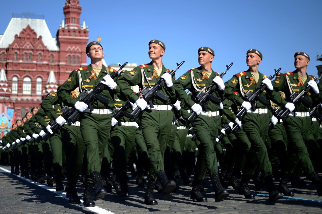 【超高清完整版】俄罗斯2014年胜利日大阅兵（60FPS） - 哔哩哔哩