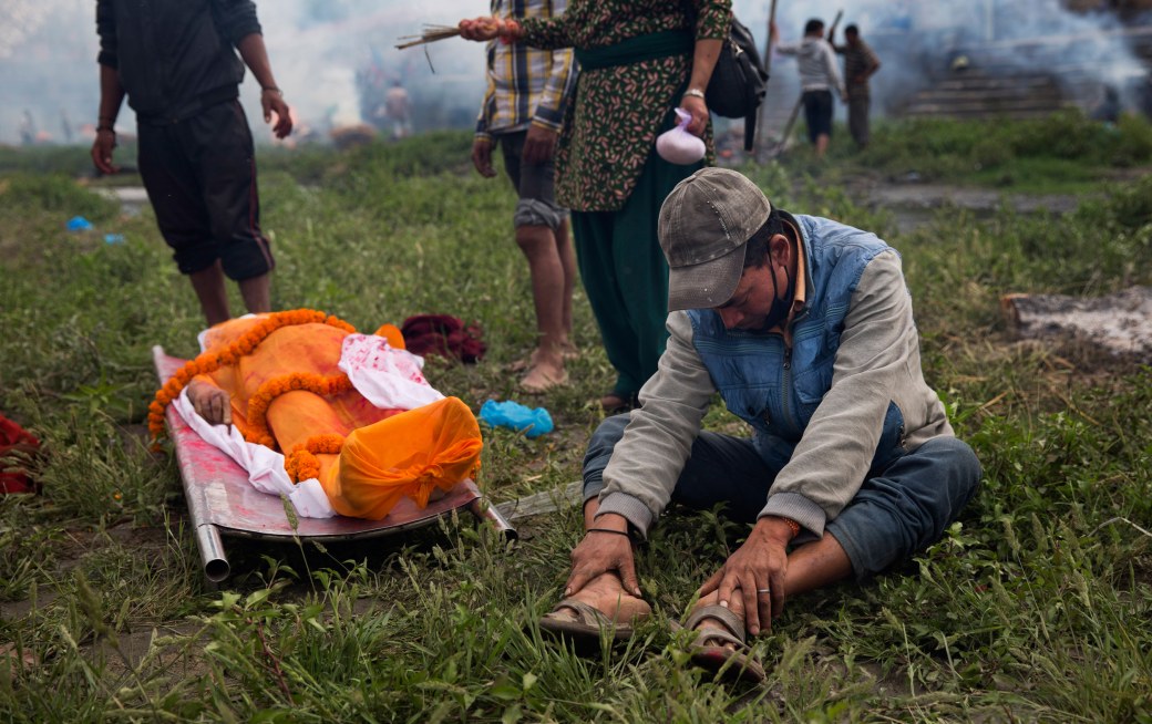 Nepalese Mourn Earthquake Victims During Cremation Rituals - NBC.