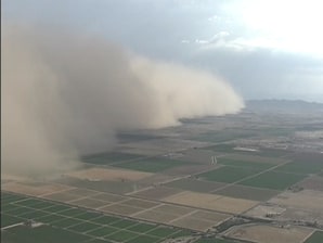 Dust storm sweeps across Arizona