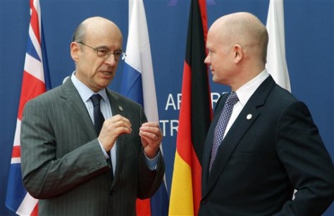 Image: France's Foreign Minister Alain Juppe, left, welcomes Britain's Foreign Minister William Hague, right