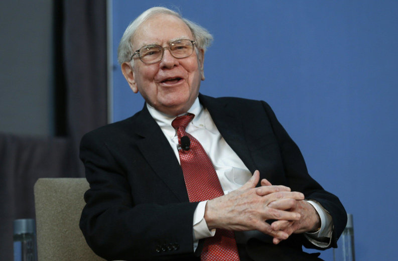 Warren Buffett has a big lead in a bet that tests whether a low-fee stock index fund does better than experts over 10 years. 