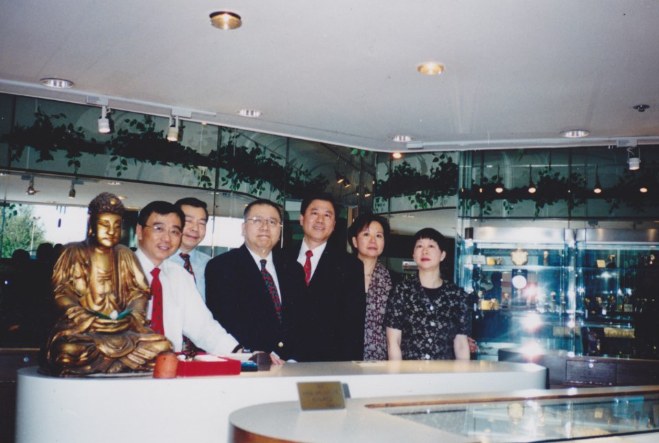 The four sons and two daughters of Tom Wing, in their shop at Stanford Shopping Center, in 2003. 