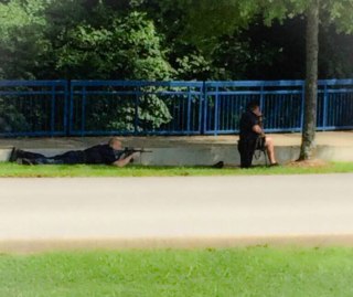 Image: Police respond to a shooting at the Army Recruiting Center on Lee Highway in Chattanooga, Tenn.