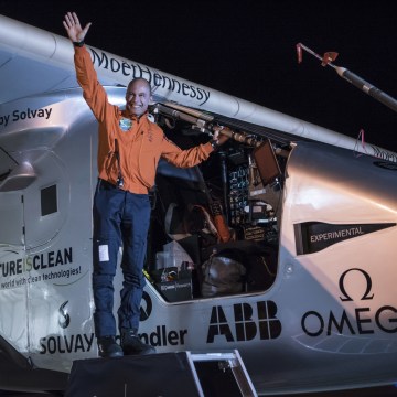 Solar Plane on Global Trip Completes Arizona-to-Oklahoma Leg