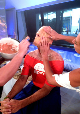 Image: Matt Lauer has a mold made of his face for an underwater sculpture