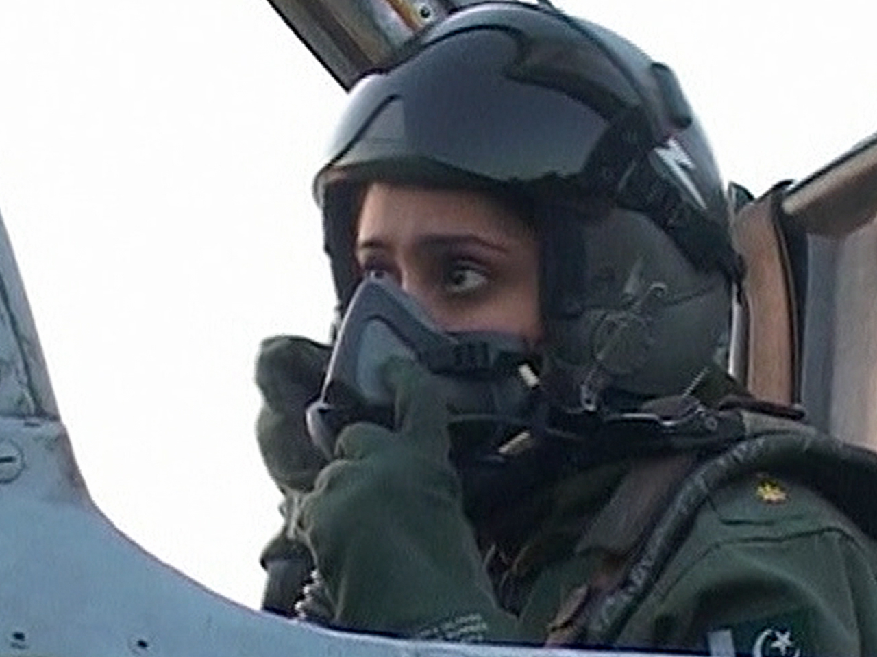Pakistan air force welcomes first female pilot
