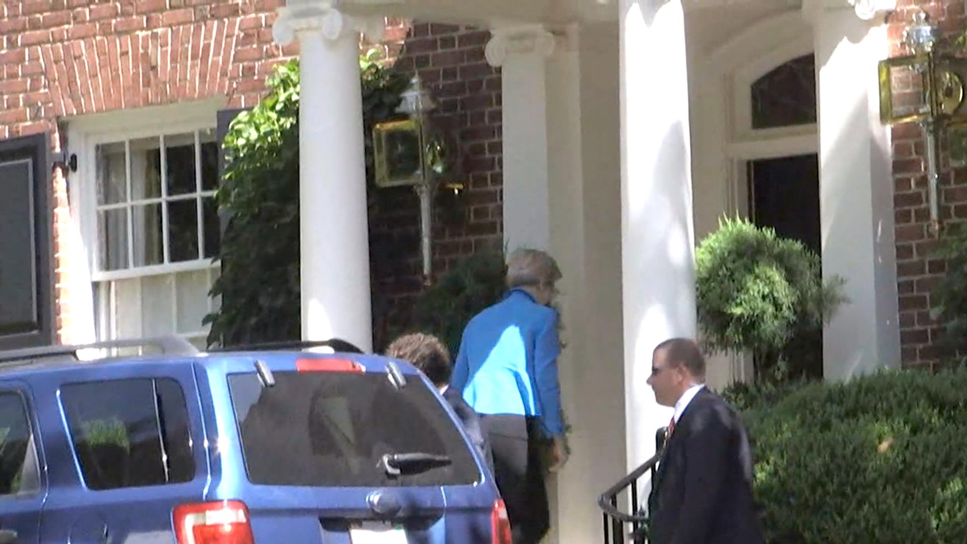 Elizabeth Warren Arrives at Clinton's House for Meeting - NBC News1920 x 1080