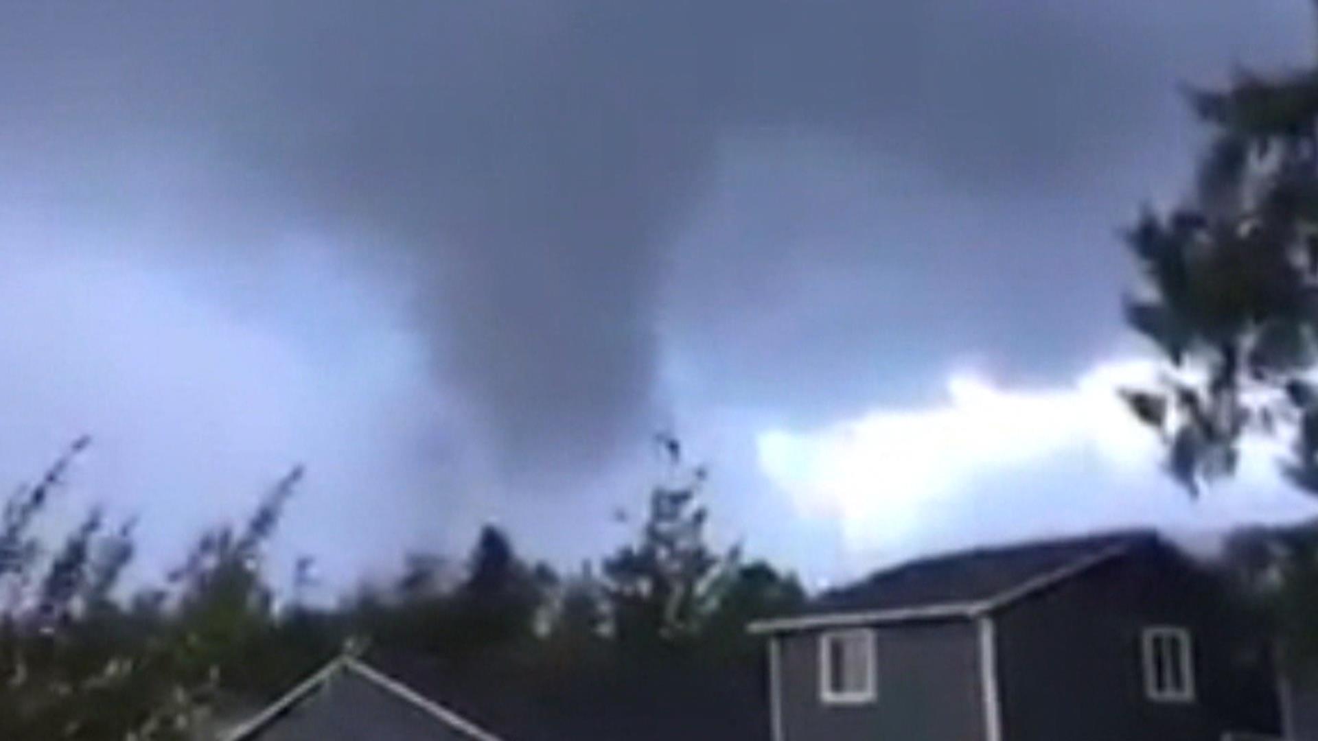 Caught on Camera: Tornado Moves Through Oregon Neighborhood - NBC News1920 x 1080
