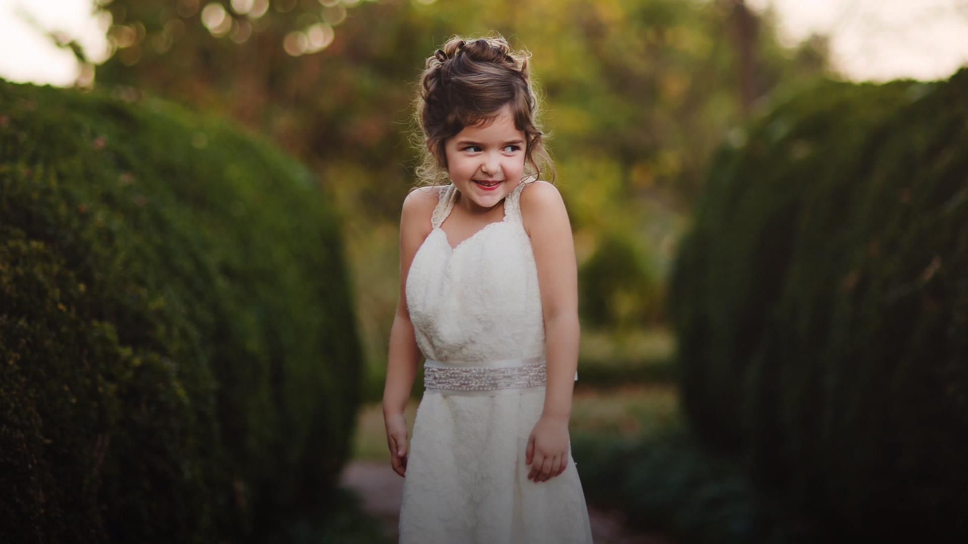 This 4-Year-Old Wore Her Mom'S Wedding Dress For The Most Touching Reason