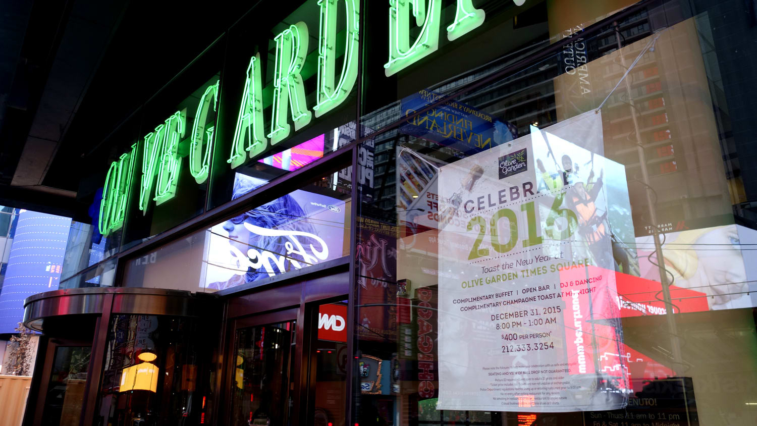 Olive Garden In Times Square Is Charging 400 A Pop For New Year S Eve