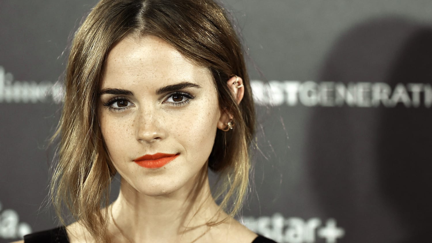 Emma Watsons Hair Is Now A Dark Brown Color See The Look