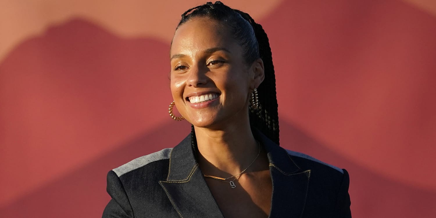 Alicia Keys says she quit makeup after getting 'addicted to it