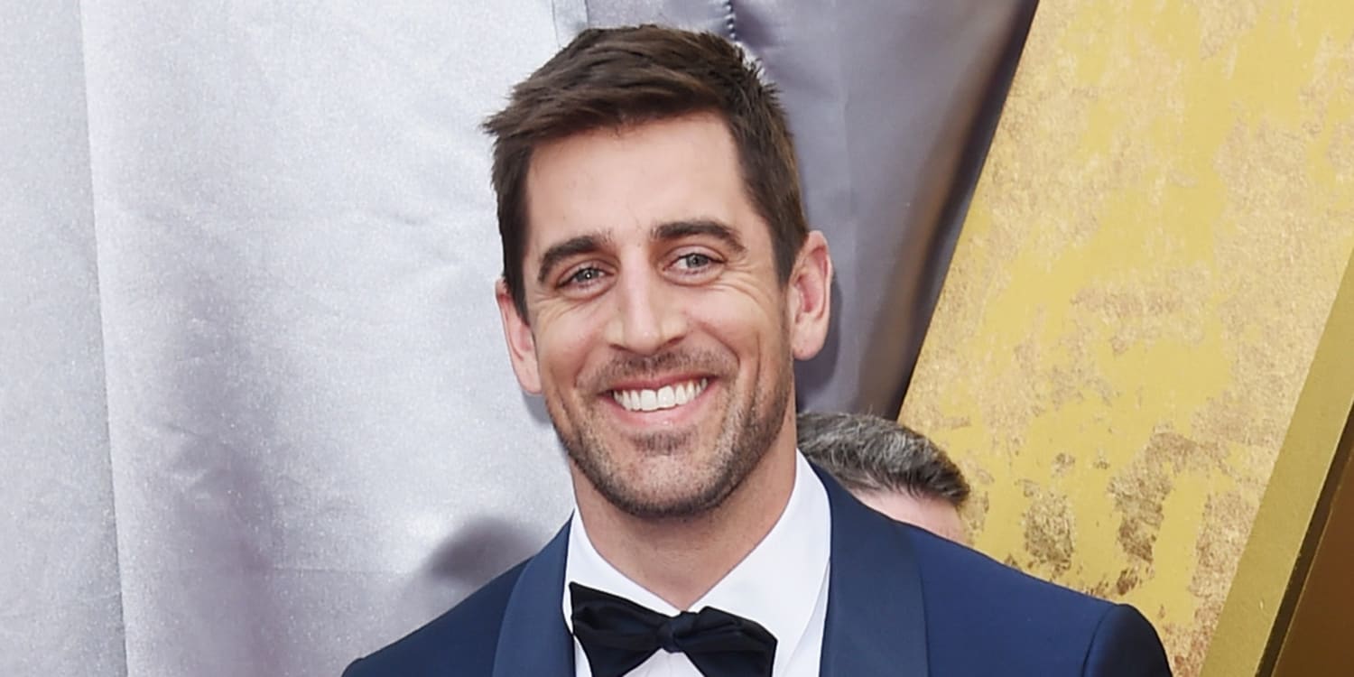 Aaron Rodgers Is Engaged Amid Reports He S Dating Shailene Woodley