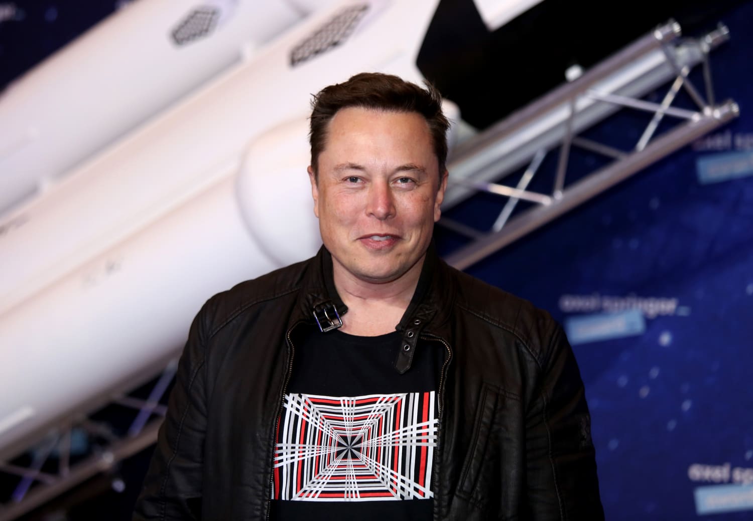 Elon Musk - A Week In The Life Of Elon Musk And How He Spends His Time At Companies From Spacex To Tesla Tsla Quartz