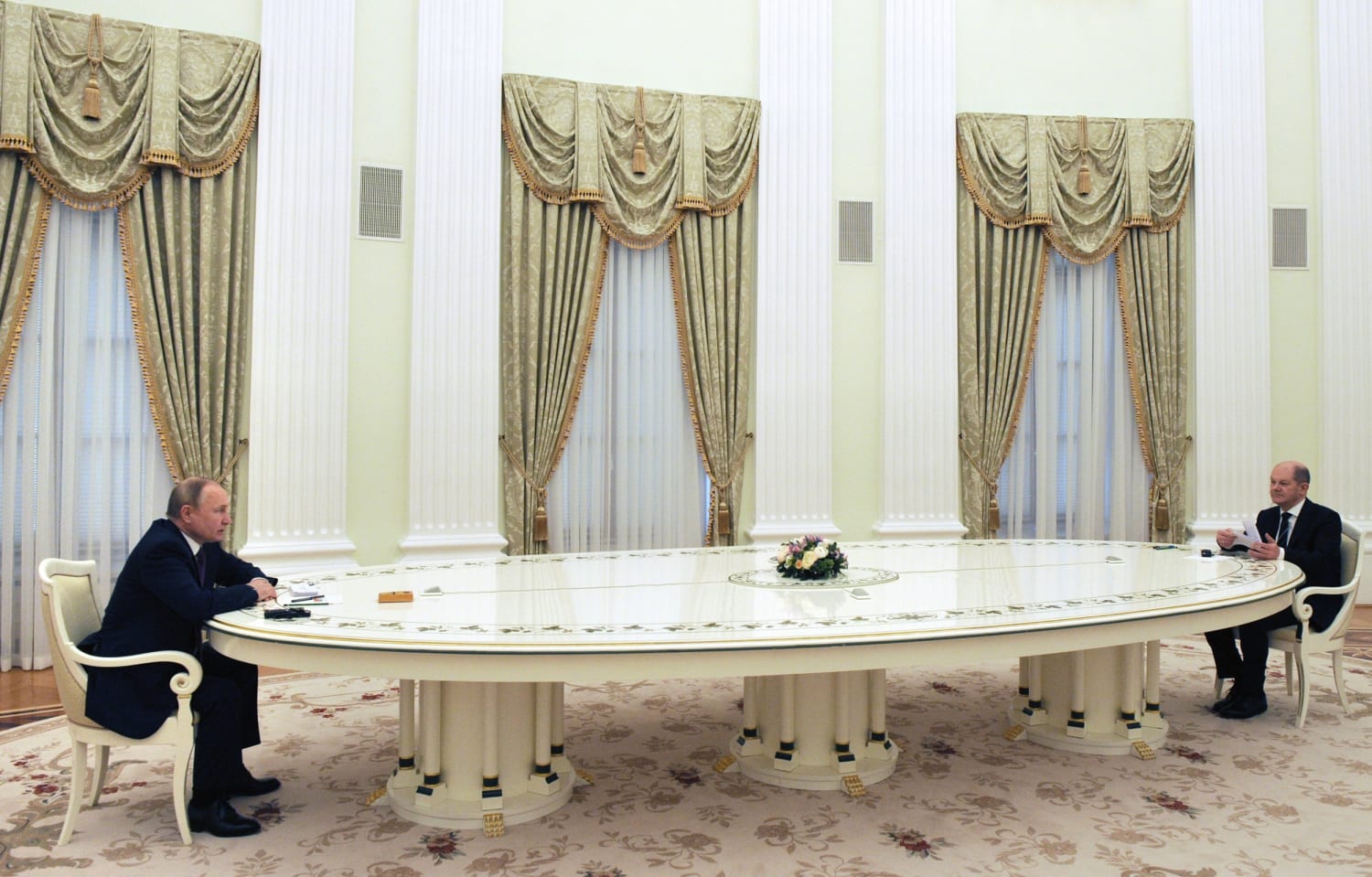 What Vladimir Putin&#39;s long table tells us about Russia&#39;s inner workings
