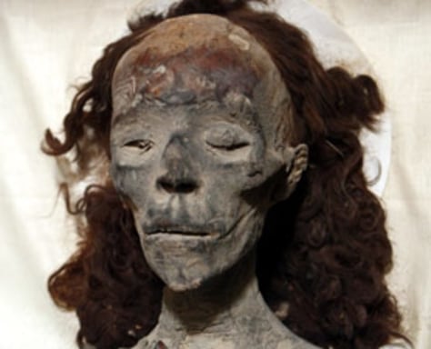 What's that on the face of King Tut's grandma? - Technology ...