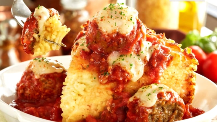 Olive Garden Adds Spaghetti Pies New Breadstick Sandwiches To Menu