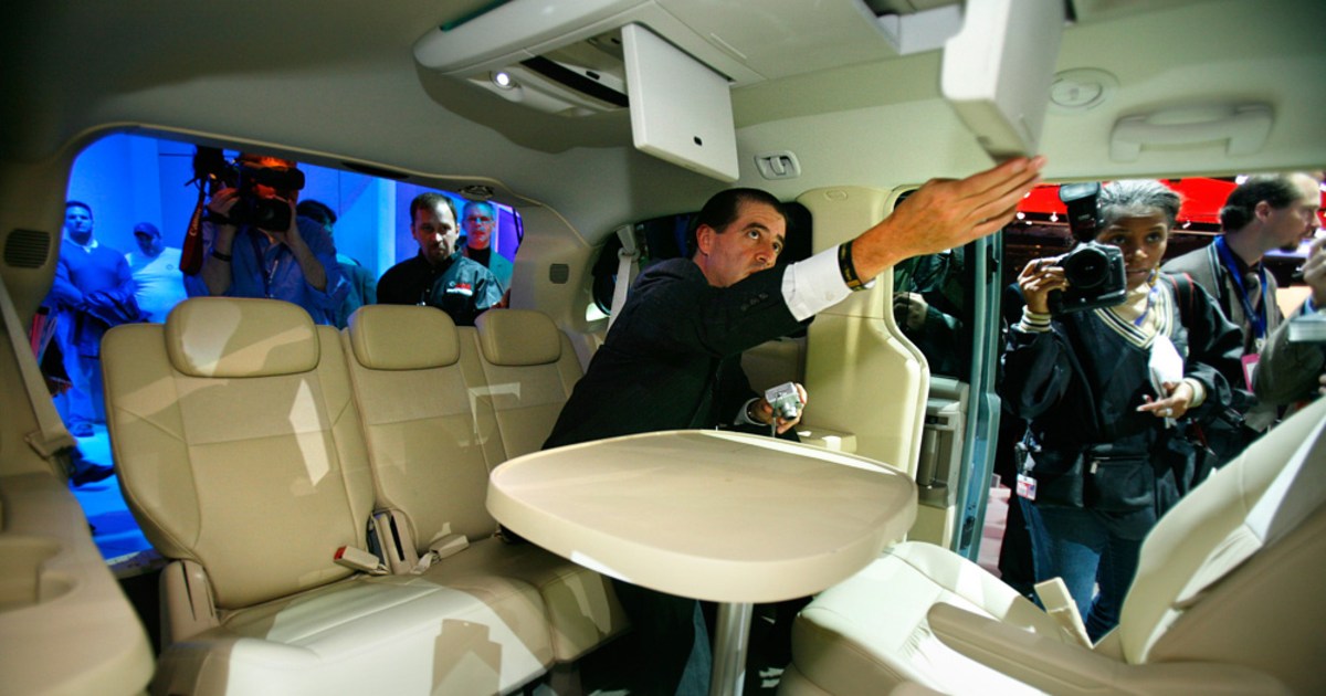 Minivan aims to be 'family room on wheels'