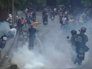 Tear Gas Flows as Riot Police, Protesters Clash in Caracas