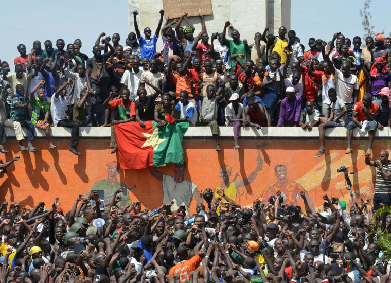 پيروزي  :  جمعيت  در  بوركينا  فاسو  به  عنوان  رهبر  quits