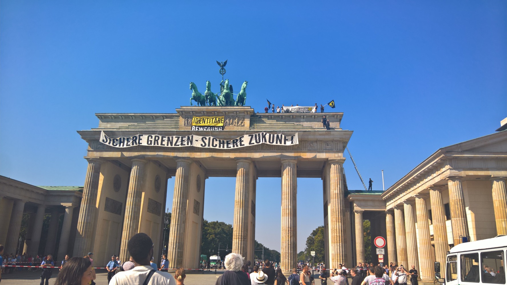 Anti-Islam Activists Protest Atop Berlin's Brandenburg ...