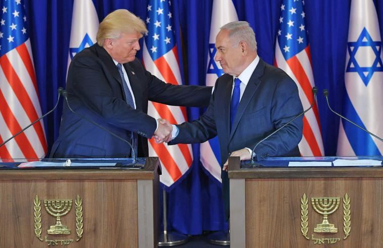 Image: US President Donald Trump (L) and Israel's Prime Minister Benjamin Netanyahu shake hands after delivering press statements