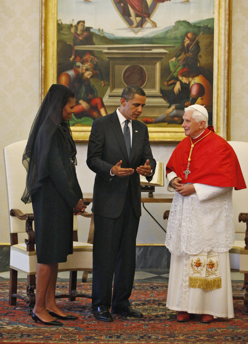 Image: Barack and Michelle Obama meet Pope Benedict XVI