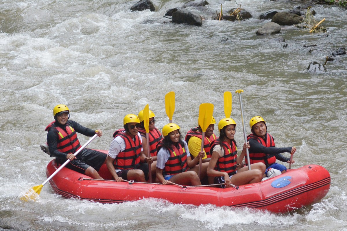 170626-obamas-vacation-indonesia-rafting-njs-231a_02dffe71692ce4cefc1364bc85a48e39.nbcnews-fp-1200-800.jpg
