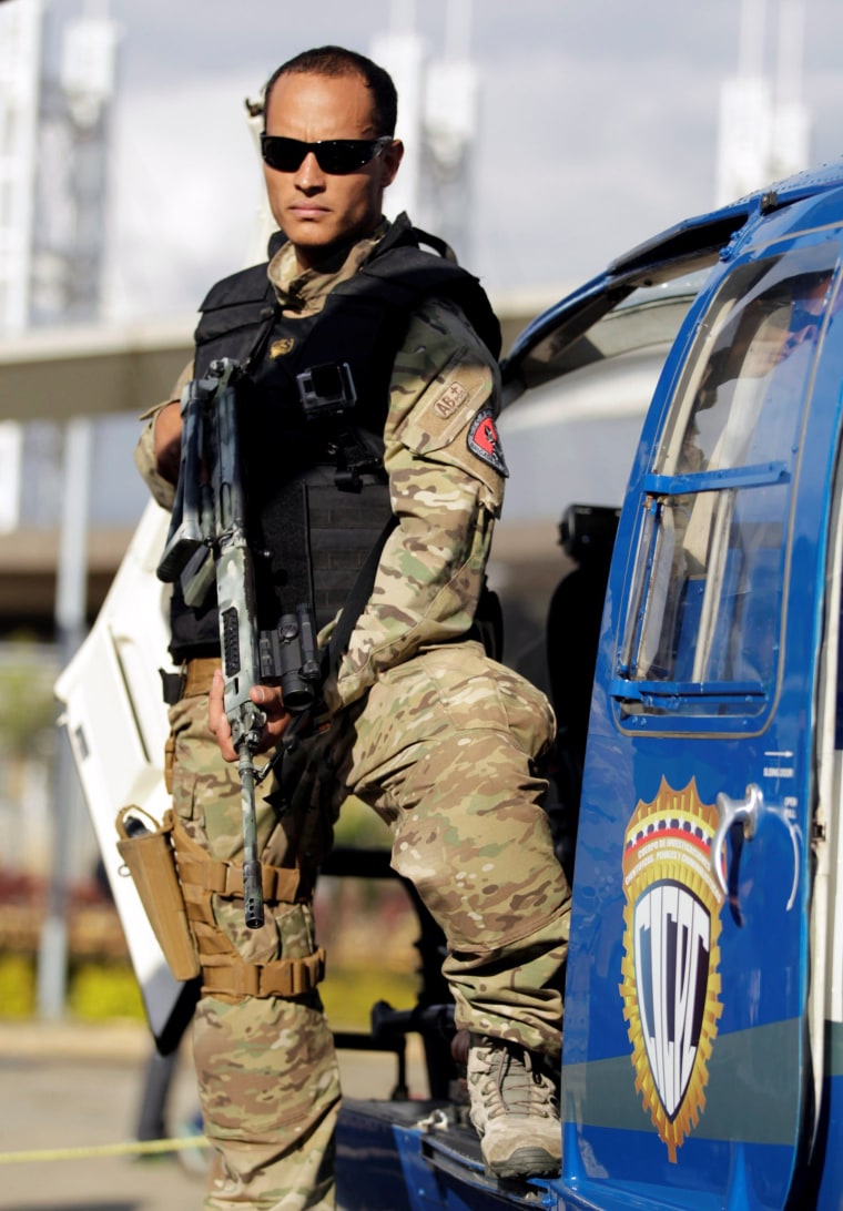 ونزوئلا: خلبان هلي‌كوپتر Appears در ويديو، Vows براي مبارزه ادامه مي‌دهد.