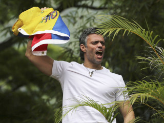 Venezuela Crisis: Opposition Leader Leopoldo Lopez Released From Jail, Given House Arrest