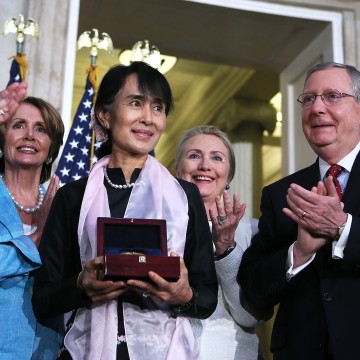Image: Aung San Suu Kyi Receives Congressional Gold Medal At Ceremony On Capitol Hill