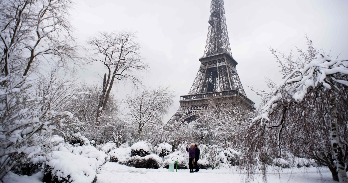 Rare snow brings Paris to scenic standstill