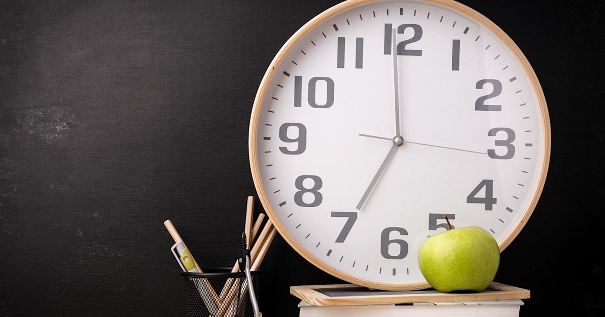 Schools in Britain replacing analog clocks because kids ...
