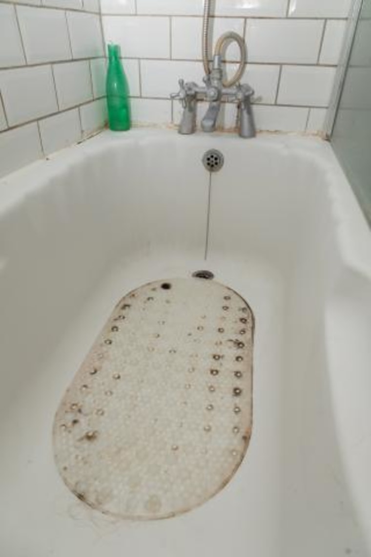 Should You Refinish Reglaze Or Replace Your Bathtub