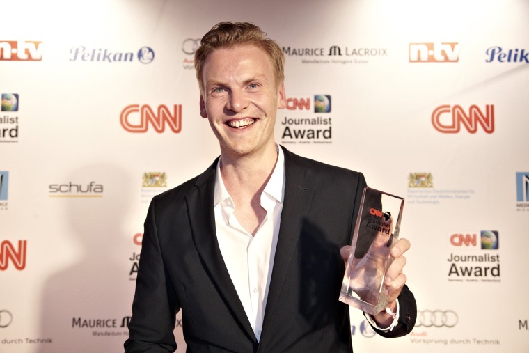 The German news weekly Der Spiegel is to publish a 23-page special report  on how one of its award-winning reporters faked stories for years and dealt  a blow to media credibility.: worldnews