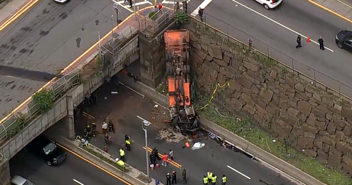 Truck overturns at Lincoln Tunnel, snarling holiday ...