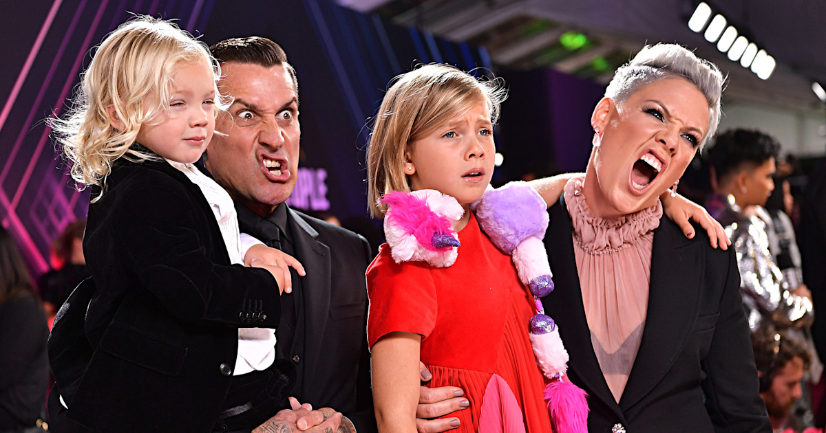 Pink walks the red carpet at the People's Choice Awards with her whole family