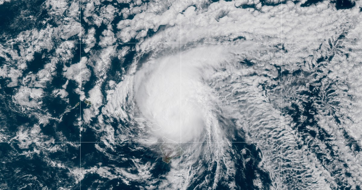Hurricane Douglas: Parts of Hawaii brace for Category 1 storm thumbnail