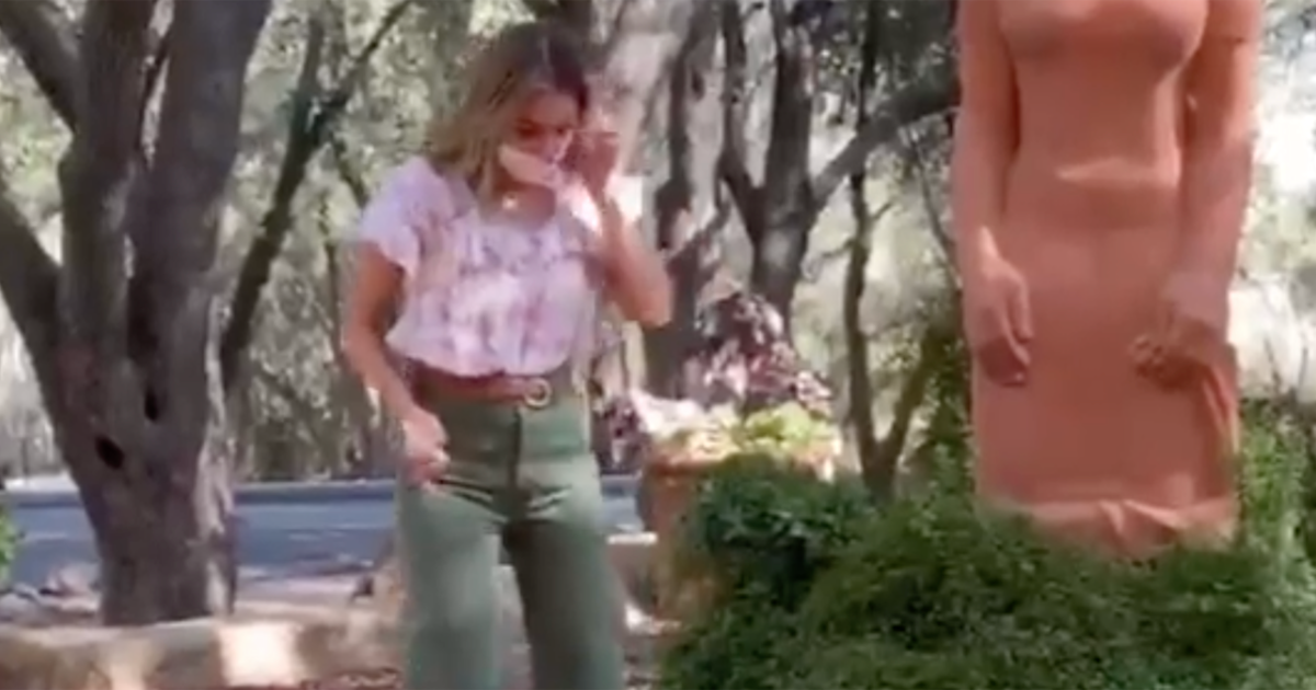 Jessica Alba has close encounter with massive rattlesnake in chilling video