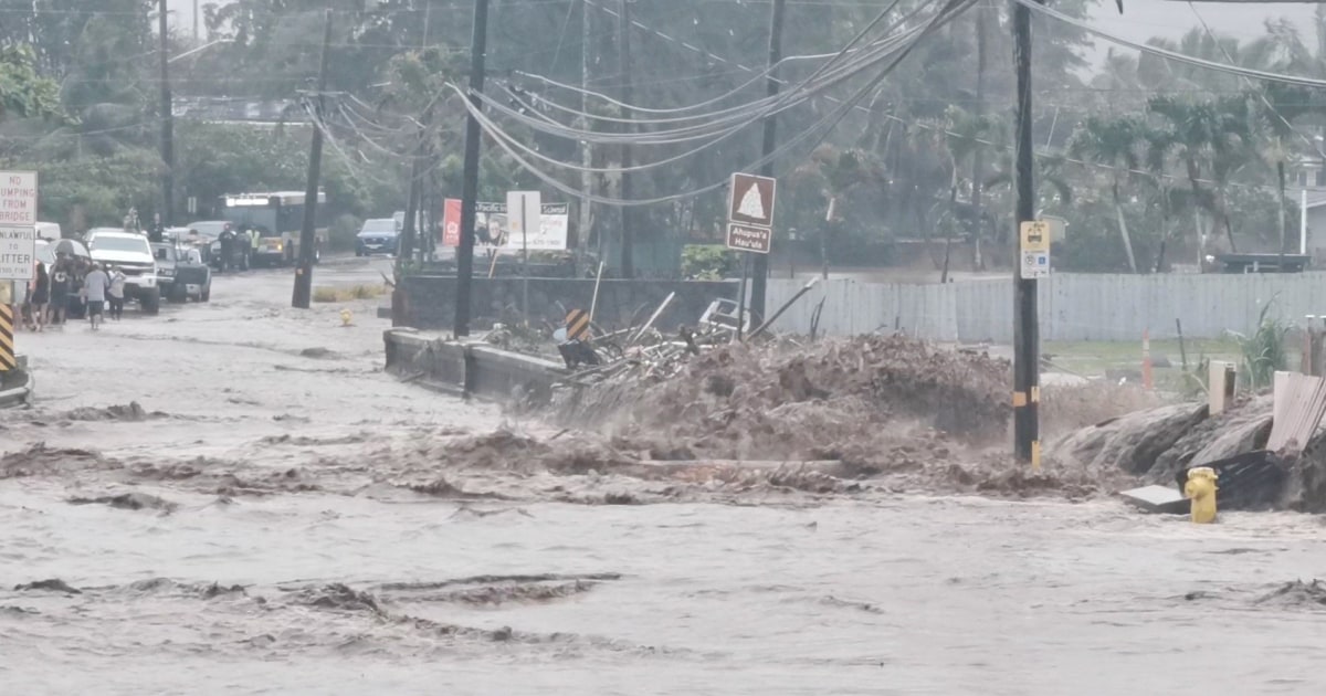 Hawaii Governor declares emergency after heavy floods cause extensive damage
