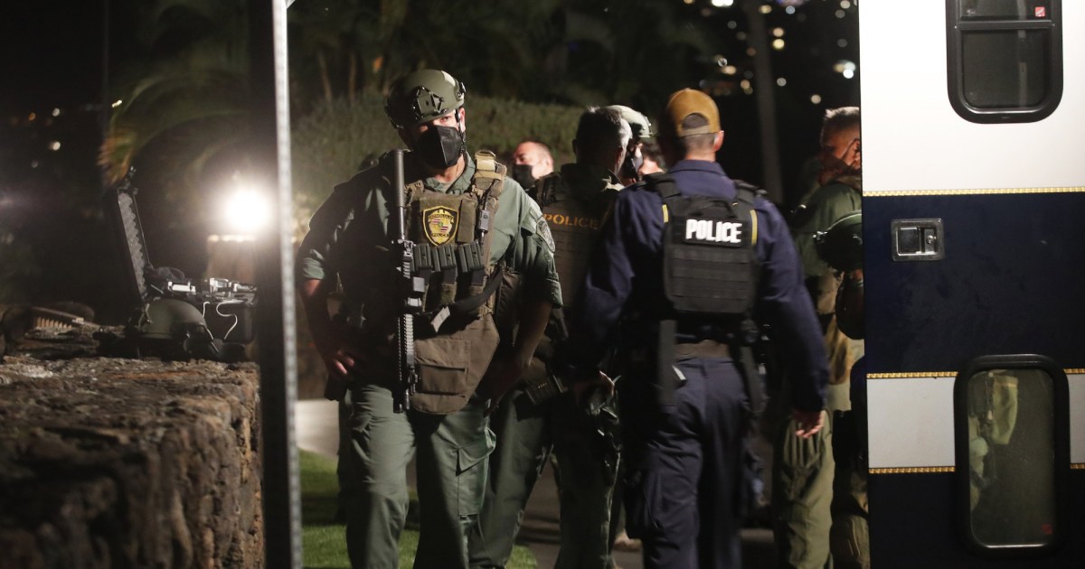 A gunman barricaded in a luxury resort in Hawaii leads to disagreement with police