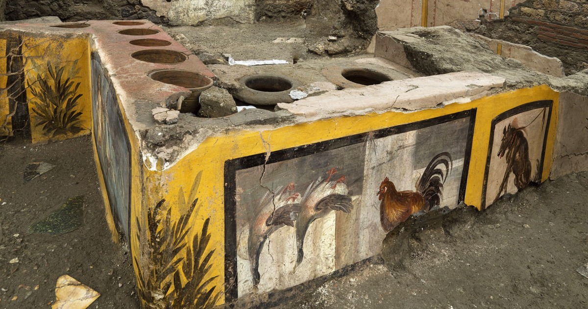 Archaeologists discover an old street food store in Pompeii